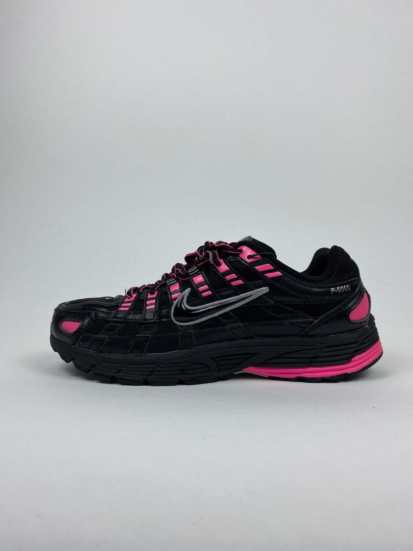 Nike P-6000 Pink Blast Metallic Silver Black (Taille 40)