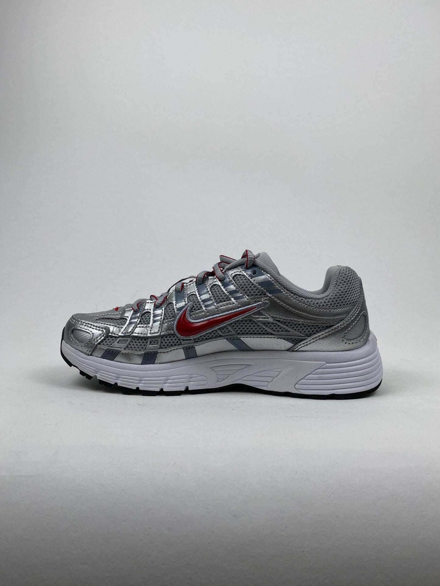 Nike P-6000 Metalic Silver Cool Red (Taille 37,5)