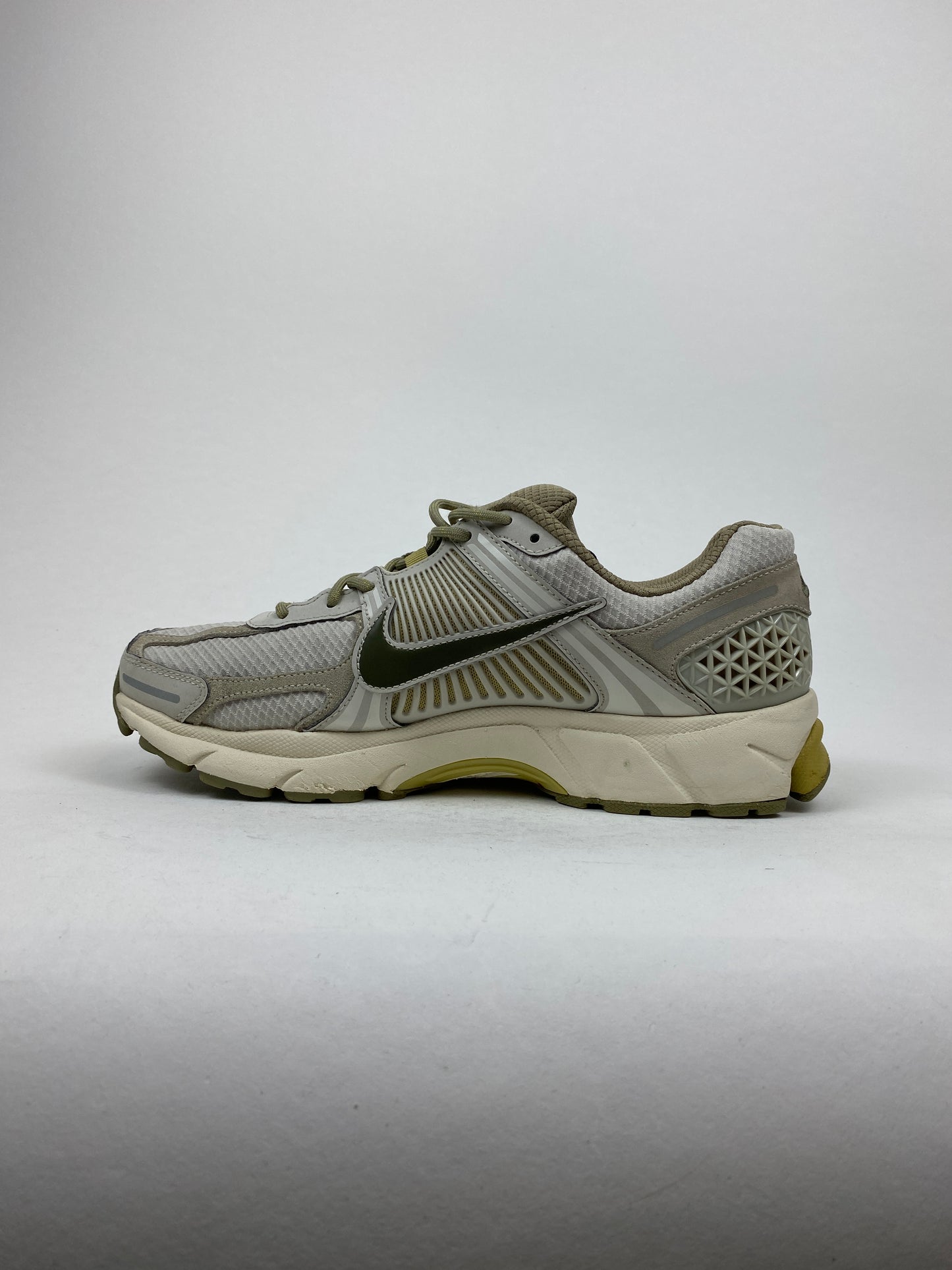 Nike Zoom Vomero 5 SP Light Bone Neutral Olive (Taille 44)