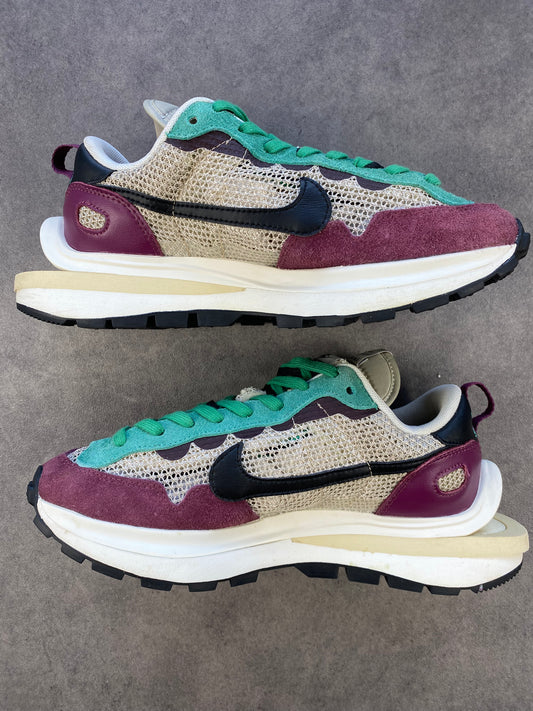 Nike Vaporwaffle Sacai Villain Red Neptune Green