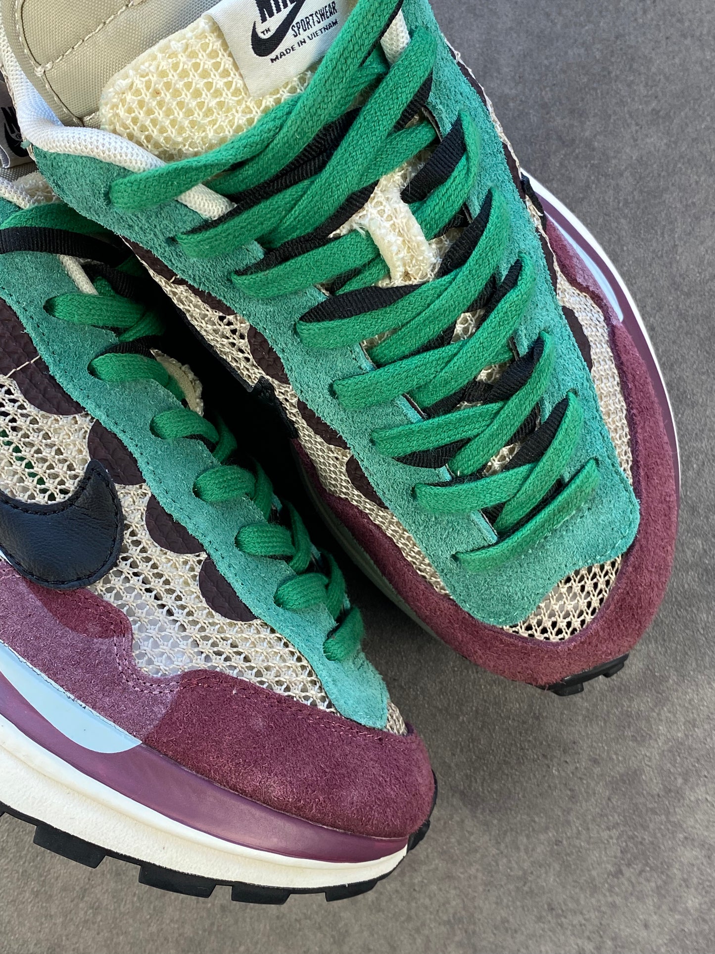 Nike Vaporwaffle Sacai Villain Red Neptune Green