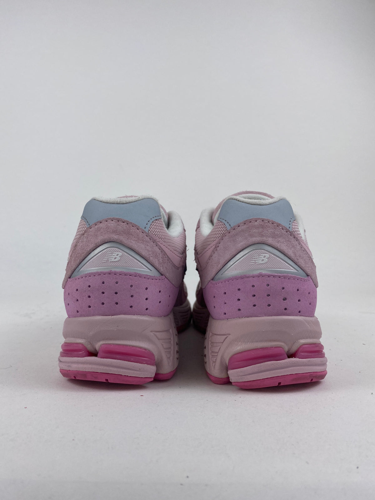 New Balance 2002R Rose (Taille 36)