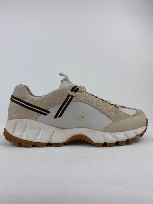Nike Air Humara LX Jacquemus Light Bone Gold (Taille 42,5)