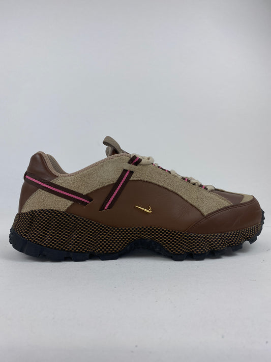 Nike Air Humara LX Jacquemus Ale Brown Gold (Taille 42,5)