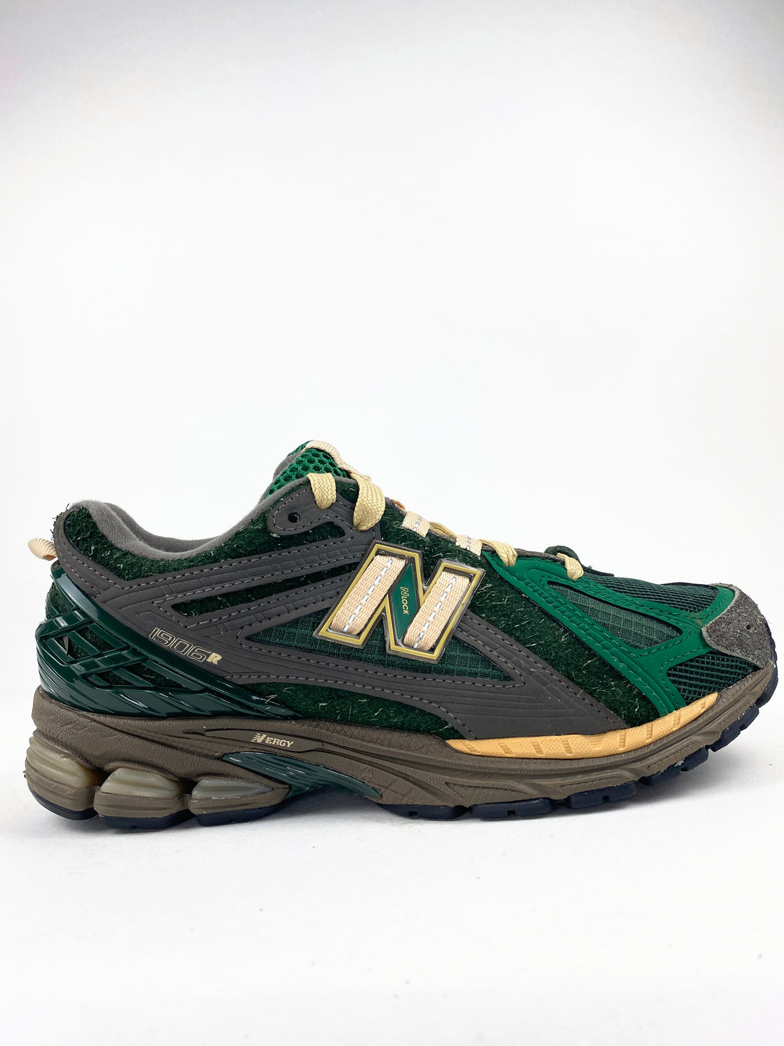 New Balance 1906R Size? Exclusive Diamond District Pack Green
