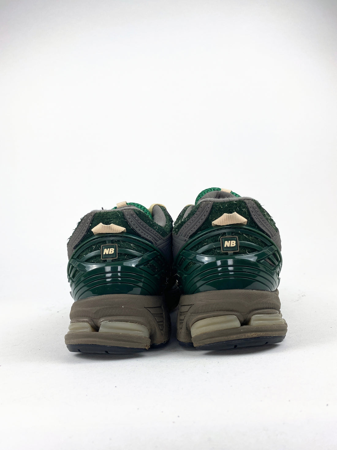 New Balance 1906R Size? Exclusive Diamond District Pack Green