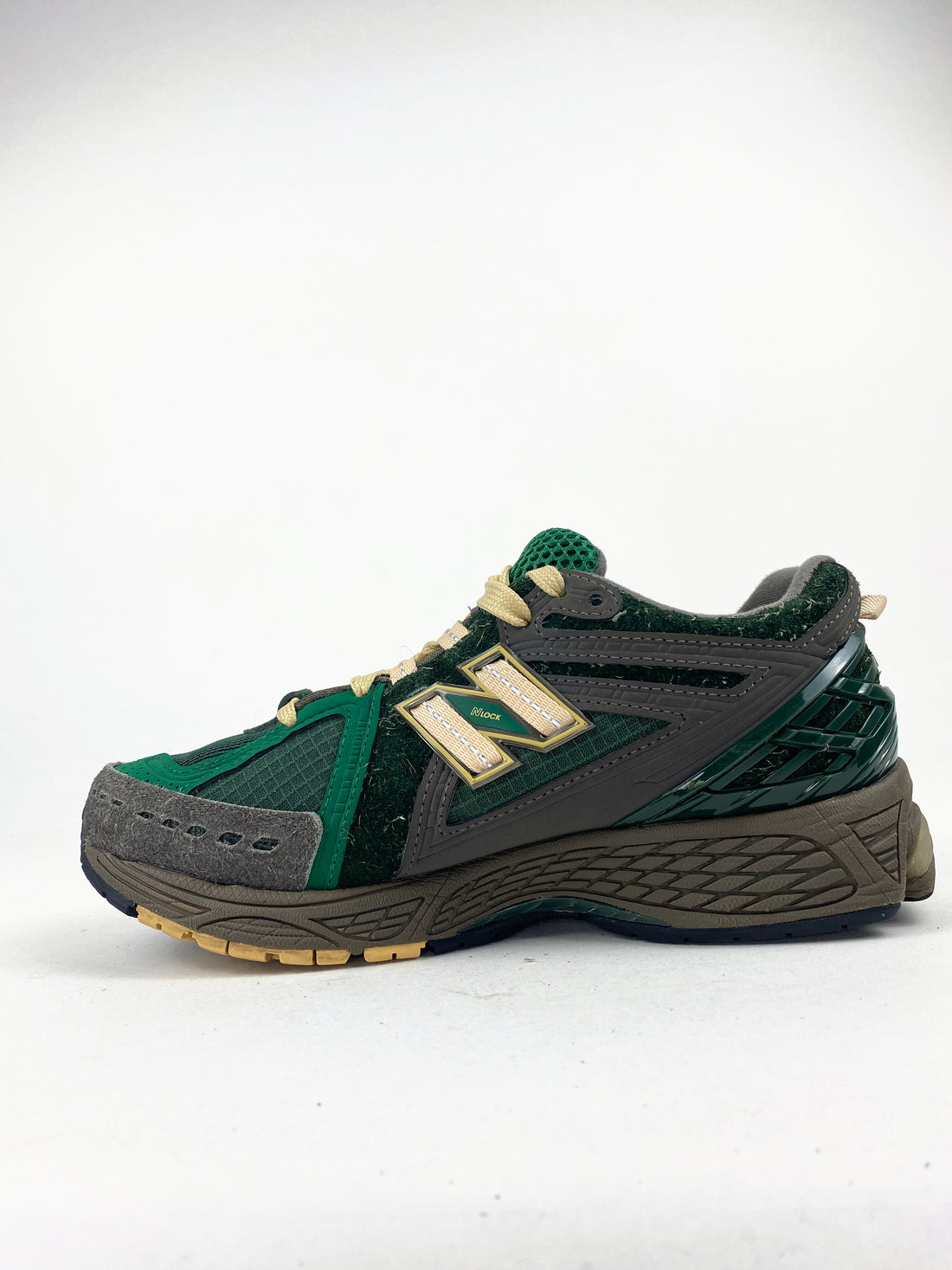 New Balance 1906R Size? Exclusive Diamond District Pack Green