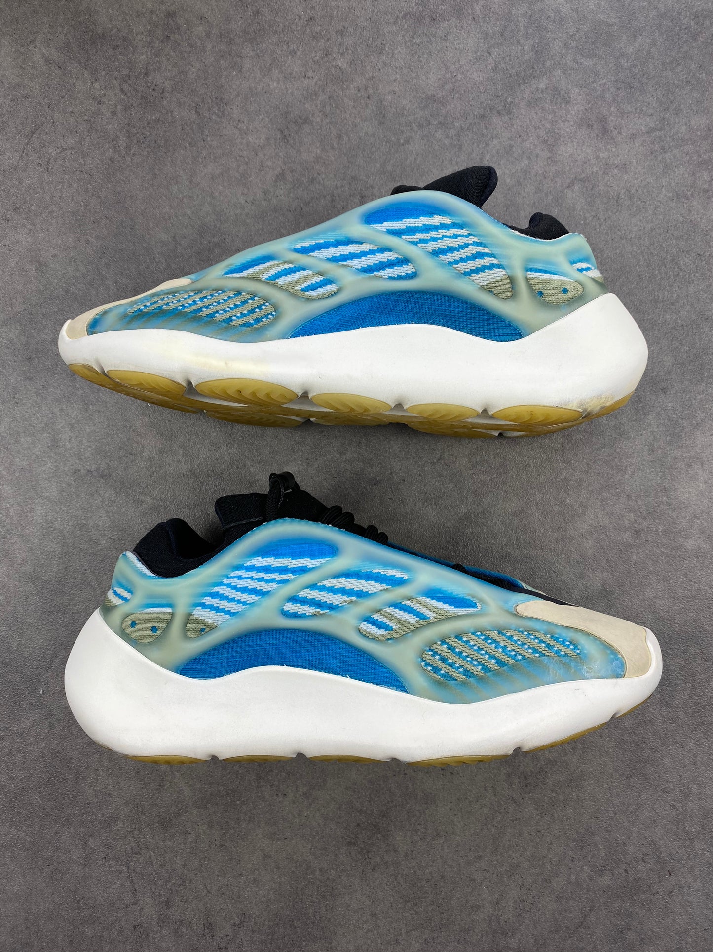 Yeezy 700 Arzareth