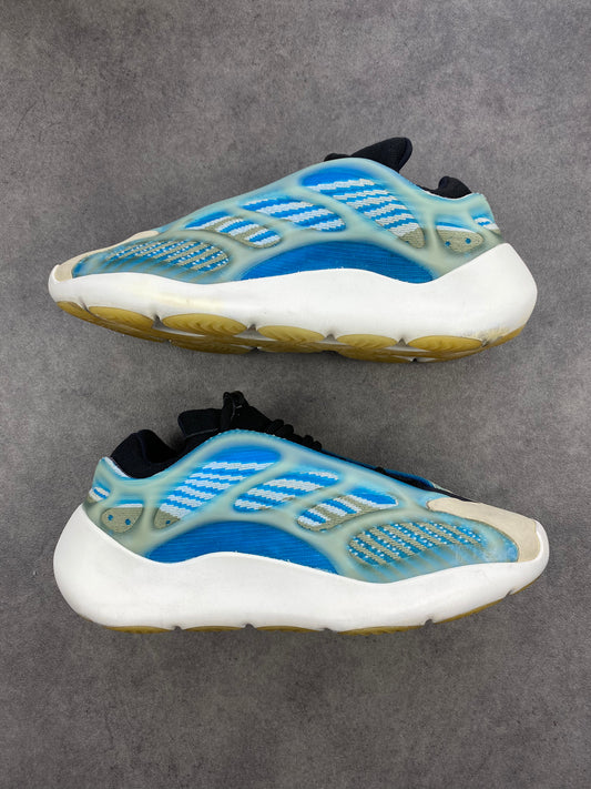 Yeezy 700 Arzareth