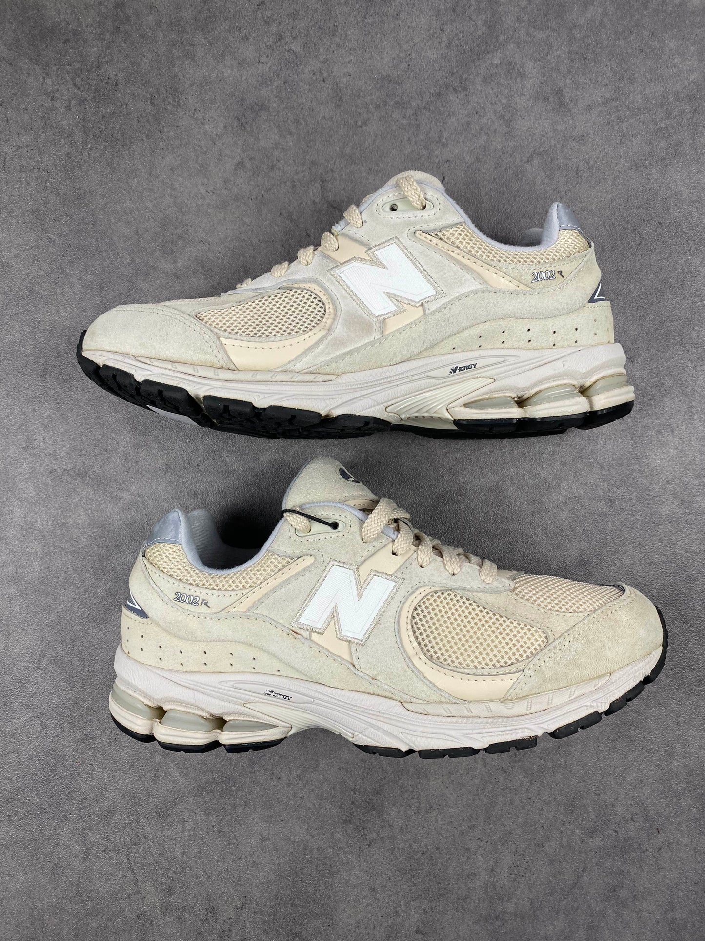 New Balance 2002R Bone Light Aluminium