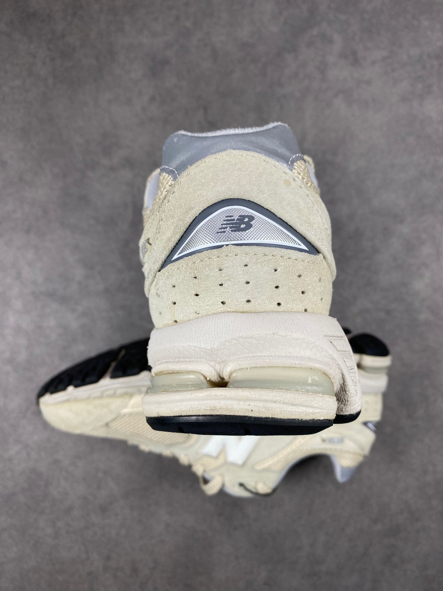 New Balance 2002R Bone Light Aluminium