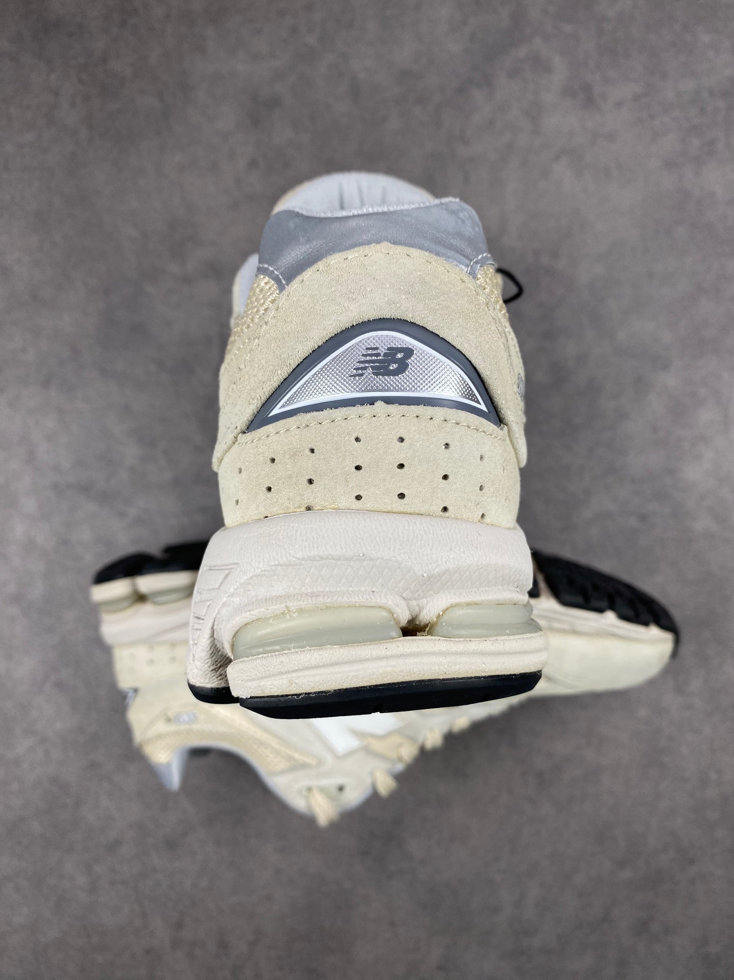 New Balance 2002R Bone Light Aluminium