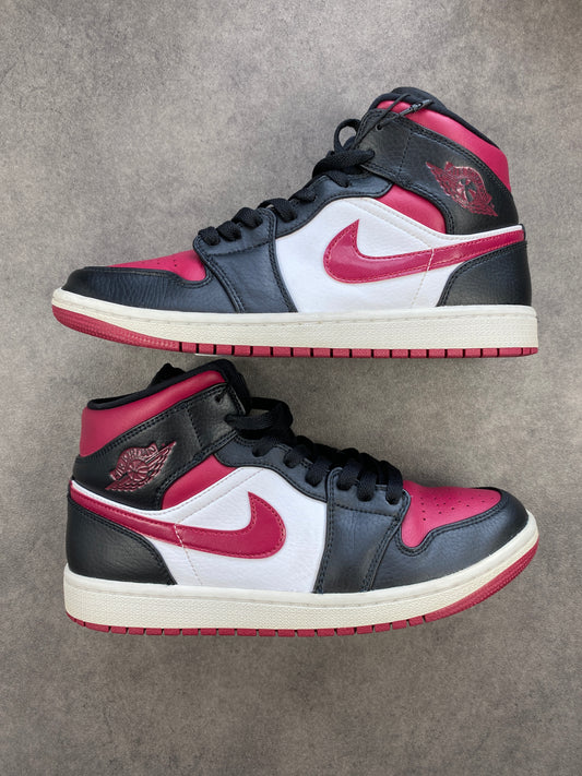 Air Jordan 1 Mid Bred Toe