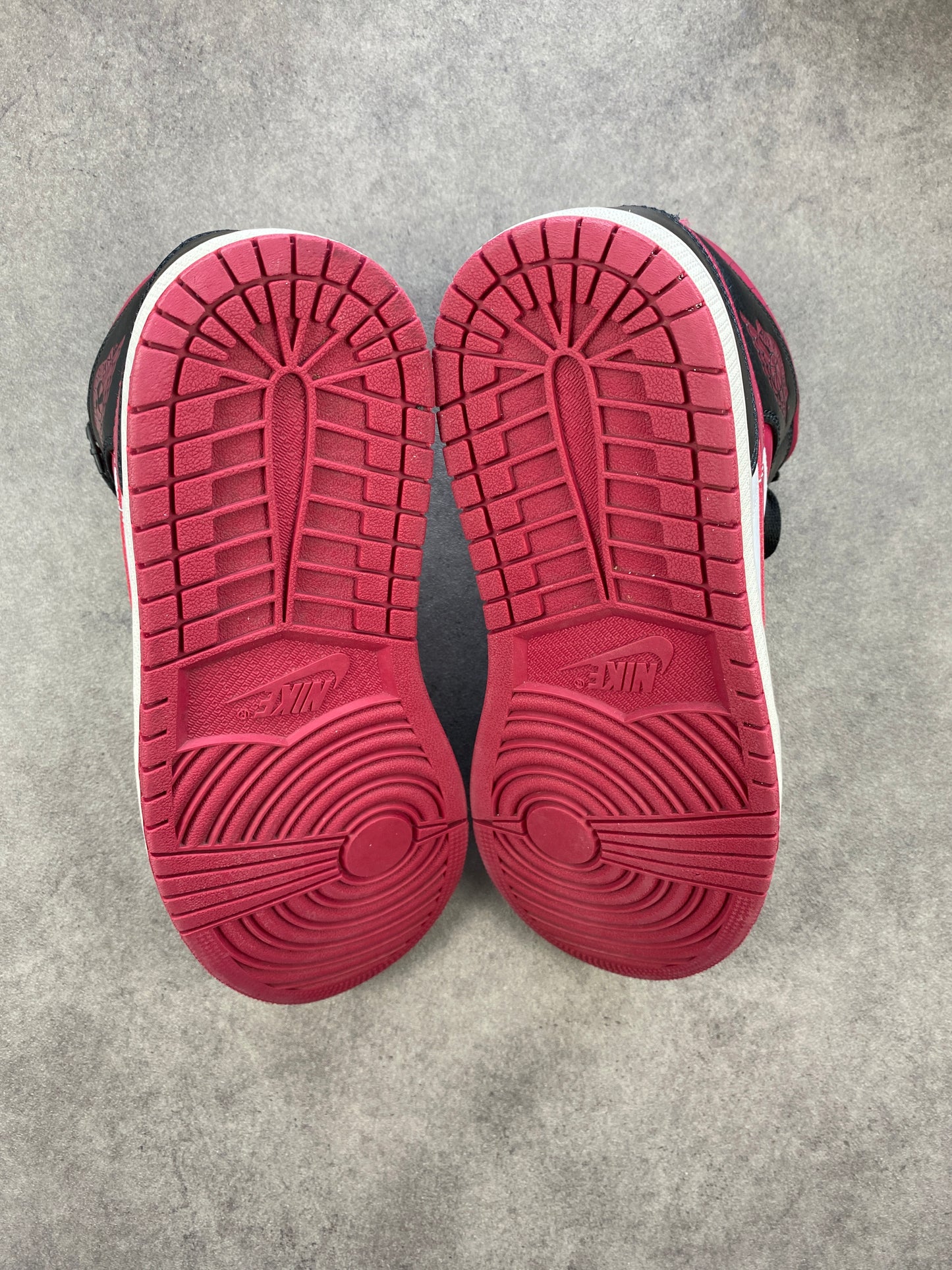 Air Jordan 1 Mid Bred Toe