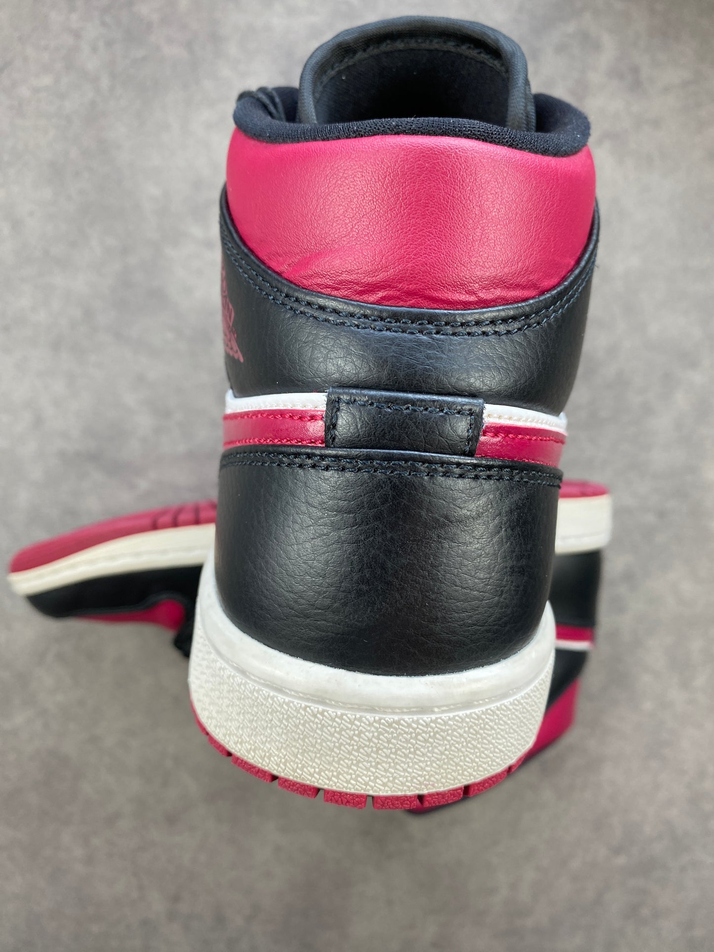 Air Jordan 1 Mid Bred Toe