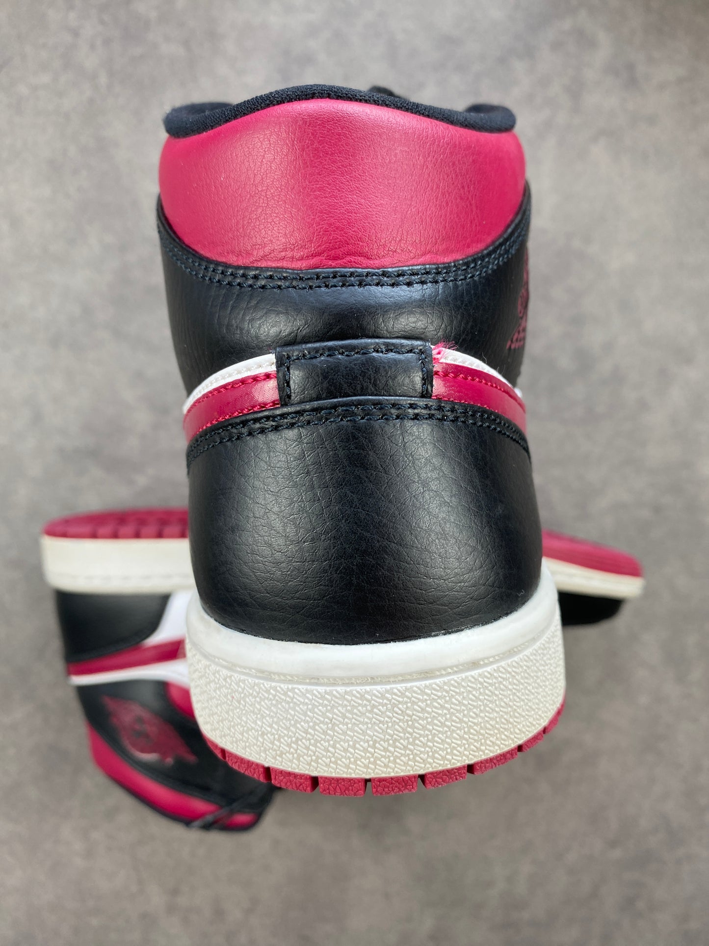 Air Jordan 1 Mid Bred Toe