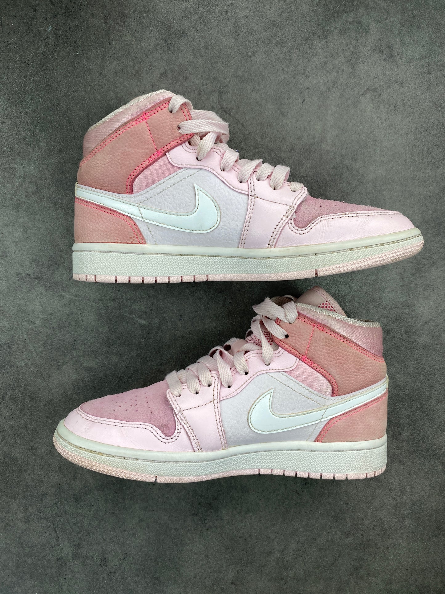 Jordan 1 Mid Digital Pink