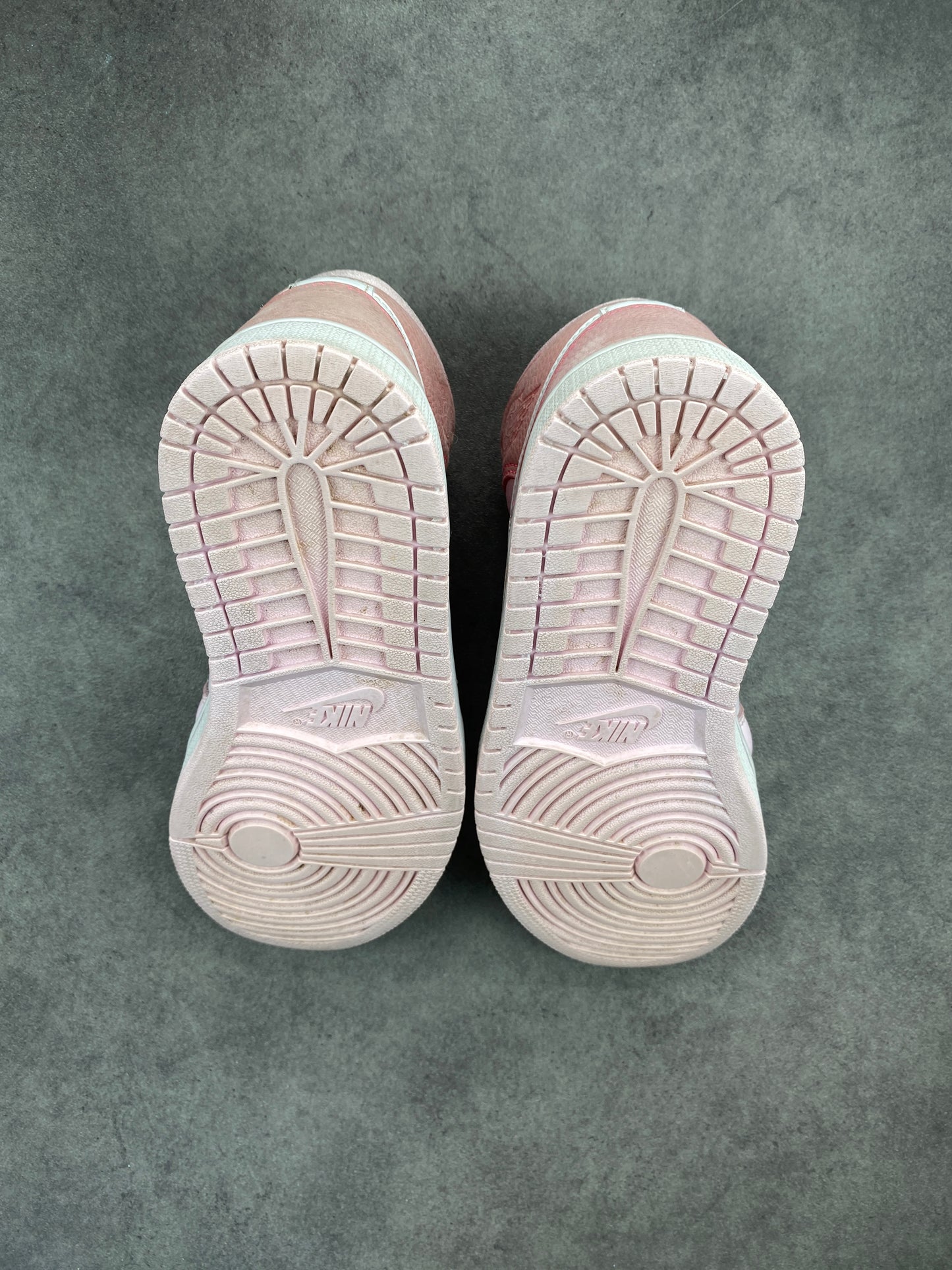 Jordan 1 Mid Digital Pink