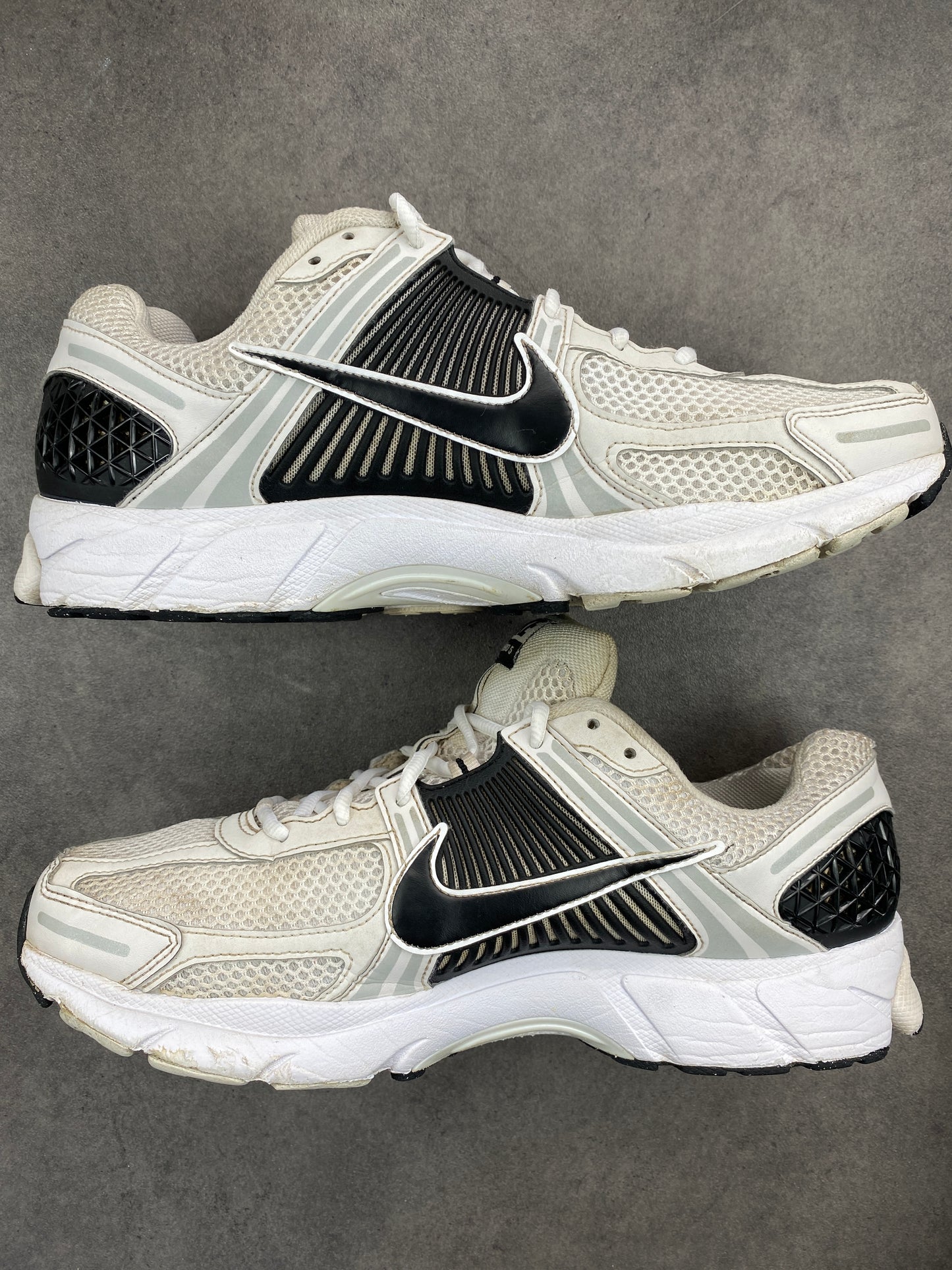 Nike Zoom Vomero 5 White Black