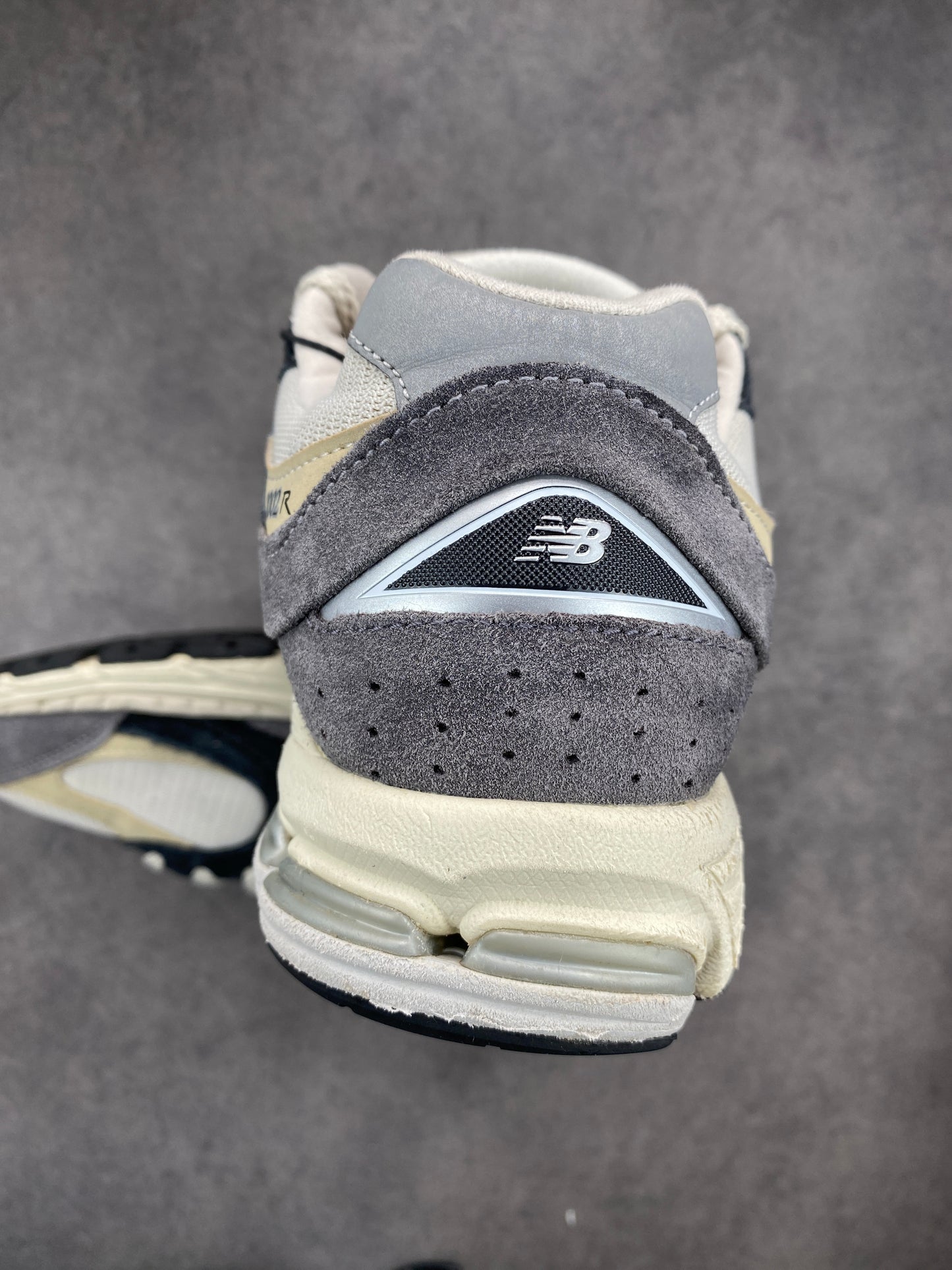 New Balance 2002R Magnet Sandstone