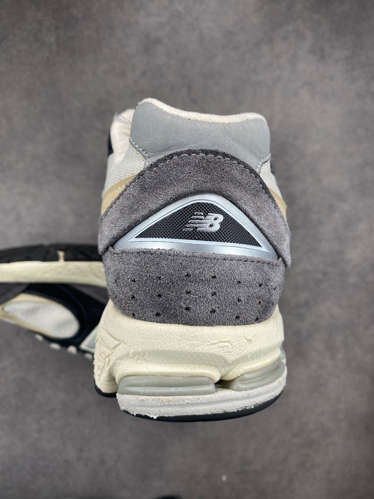 New Balance 2002R Magnet Sandstone