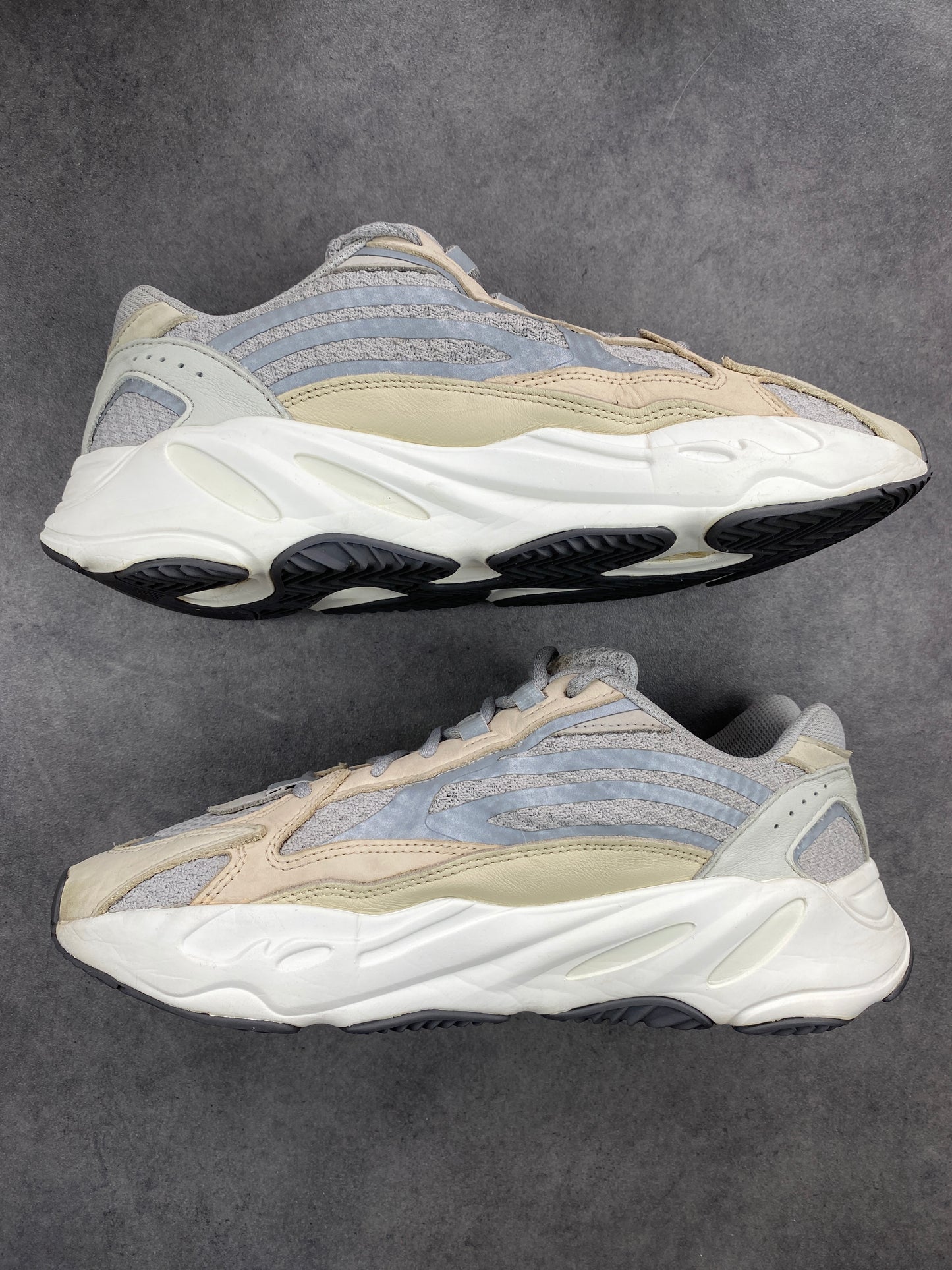 Adidas Yeezy 700 V2 Cream