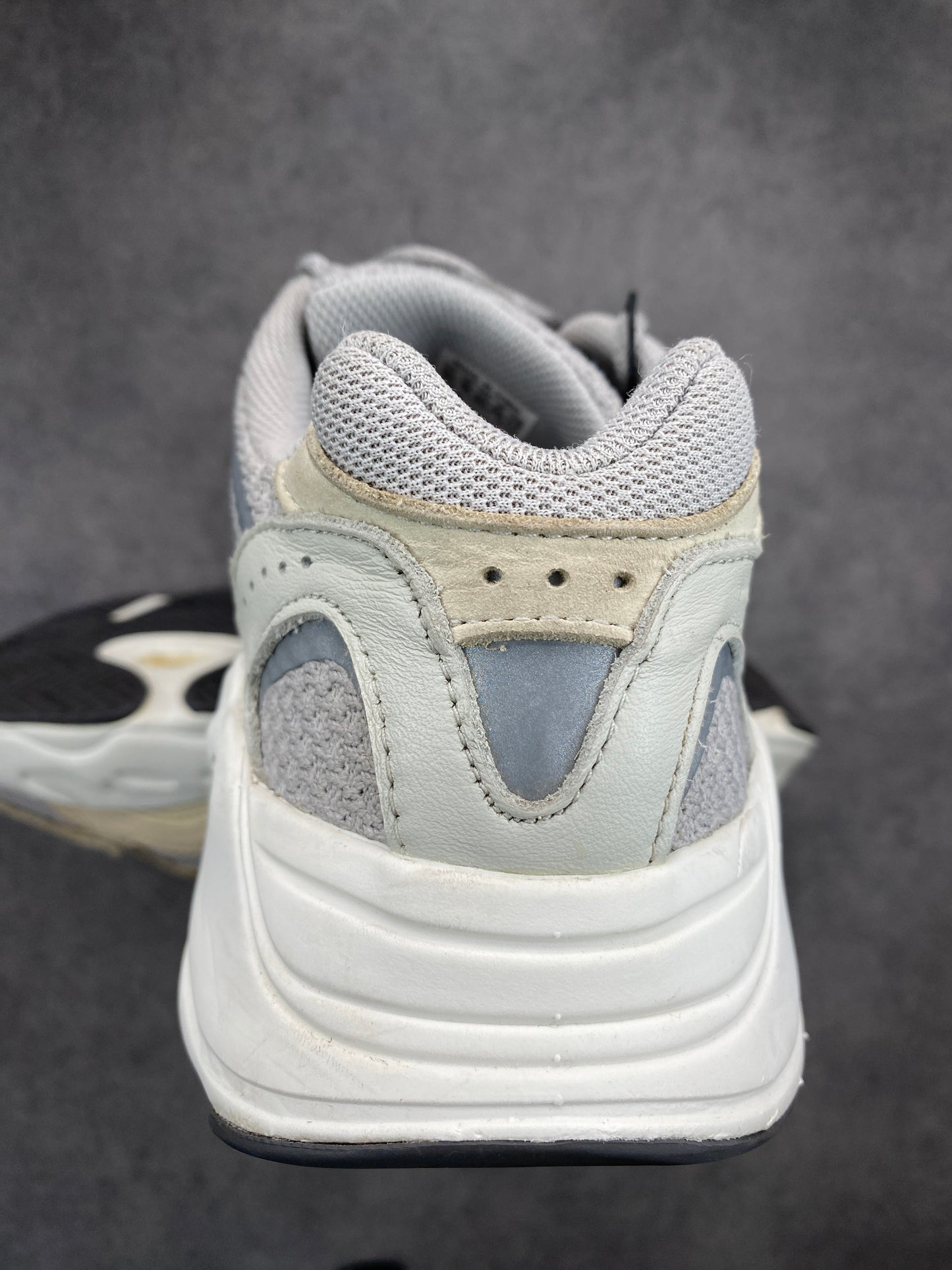 Adidas Yeezy 700 V2 Cream