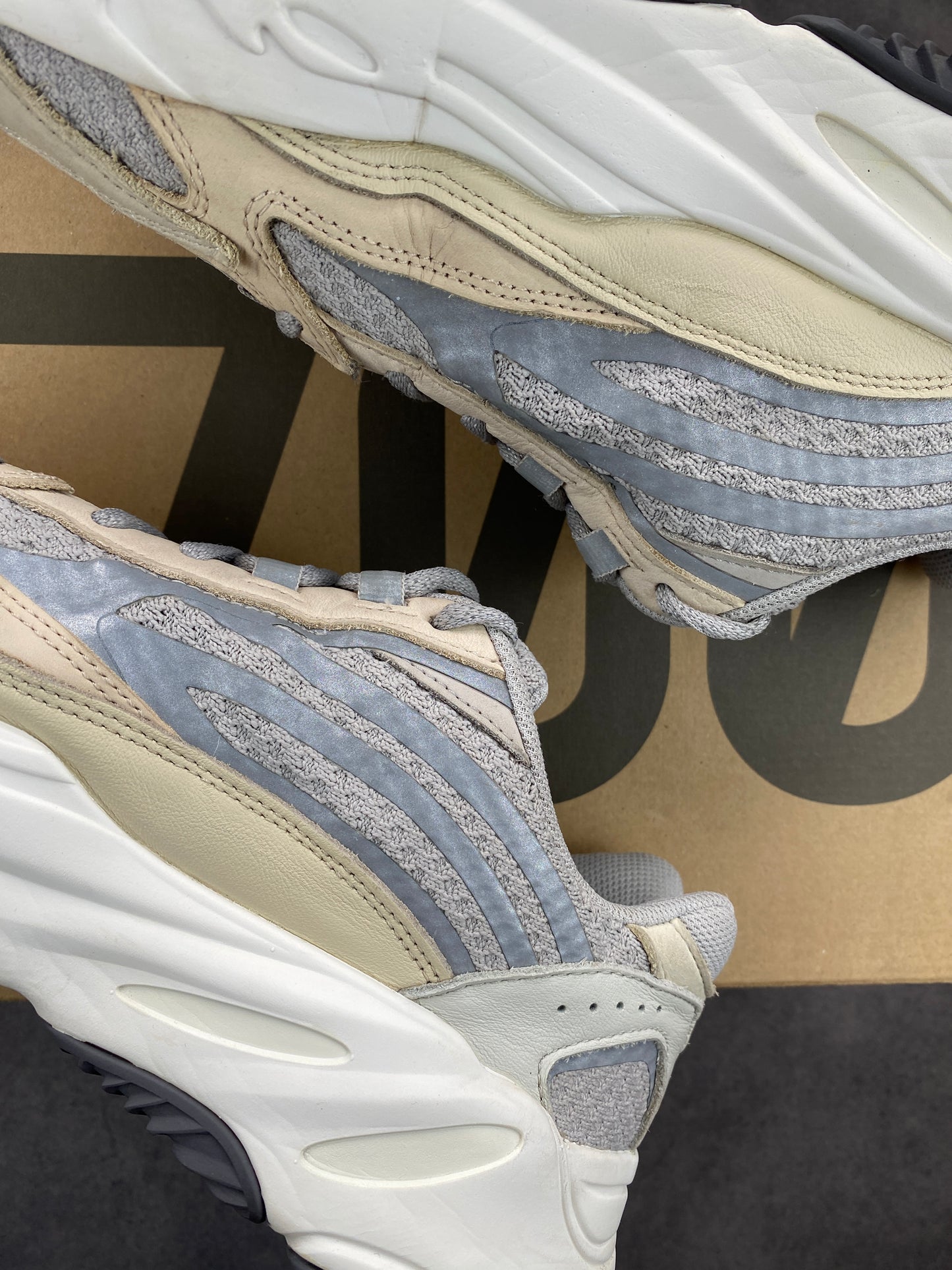 Adidas Yeezy 700 V2 Cream