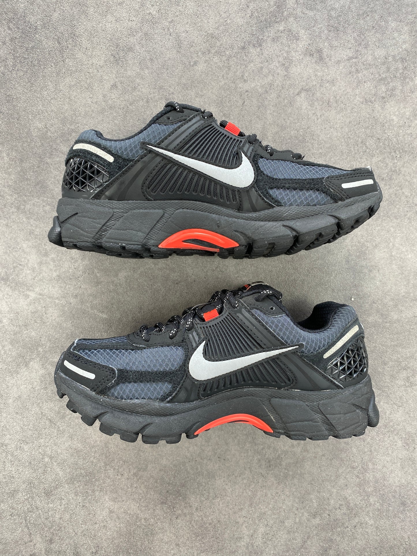Nike Zoom Vomero 5 Black Metallic University Red