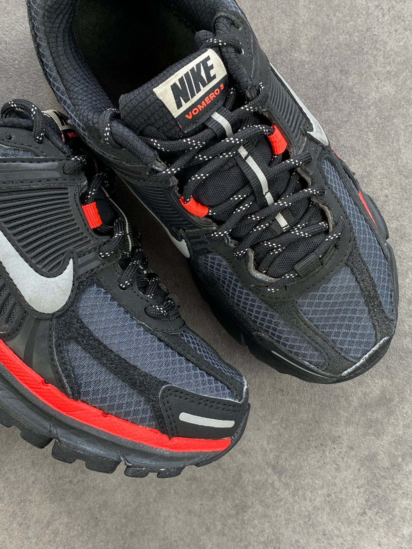 Nike Zoom Vomero 5 Black Metallic University Red