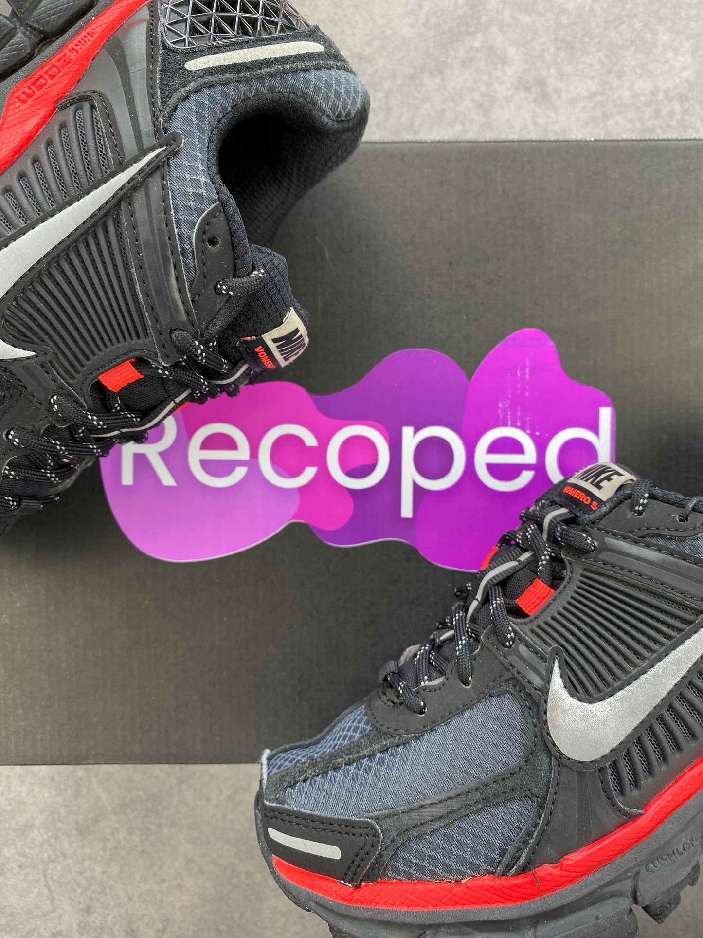 Nike Zoom Vomero 5 Black Metallic University Red
