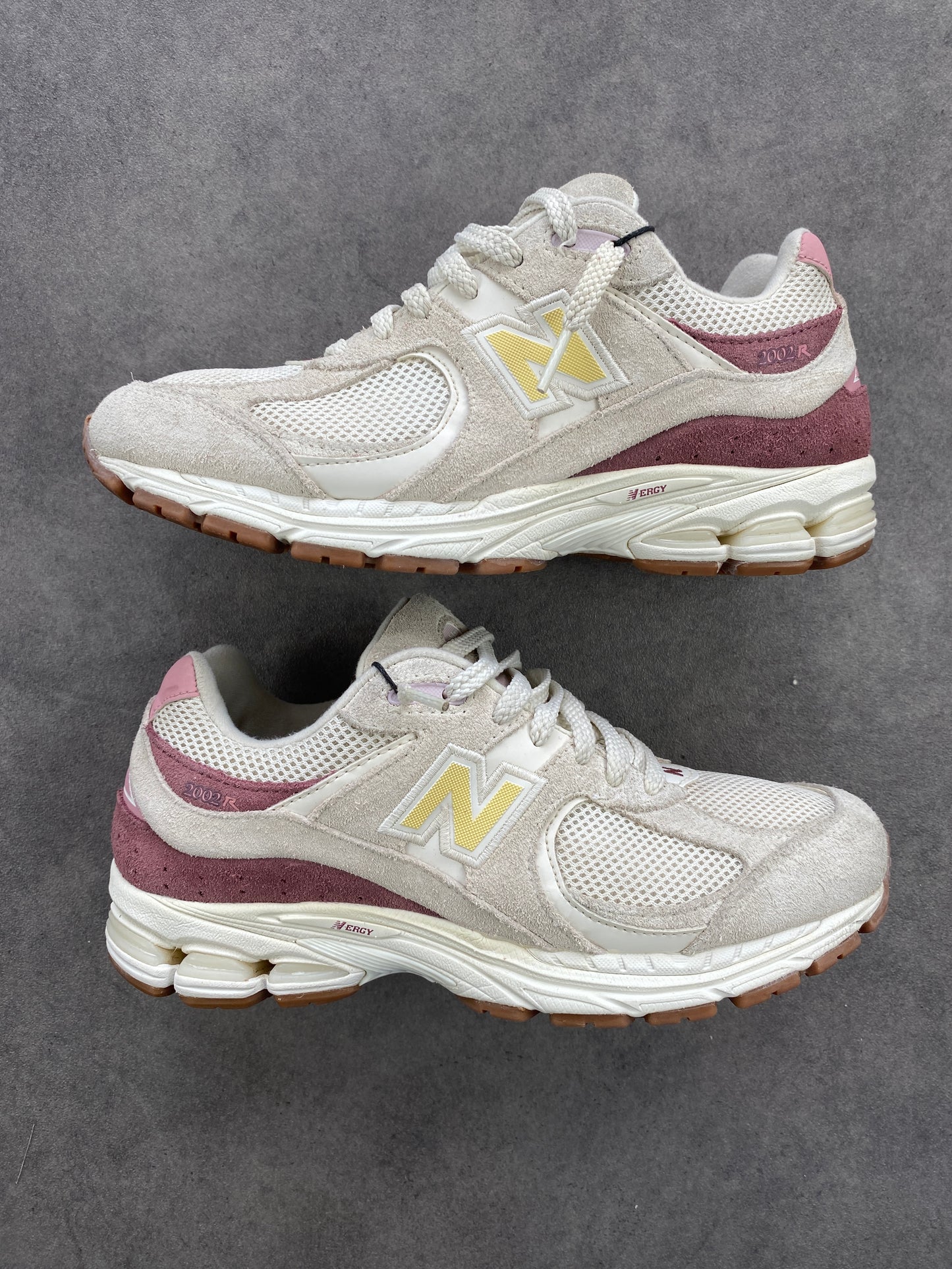 New Balance 2002r Ecru Bordeaux Rose