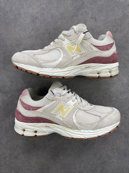 New Balance 2002r Ecru Bordeaux Rose