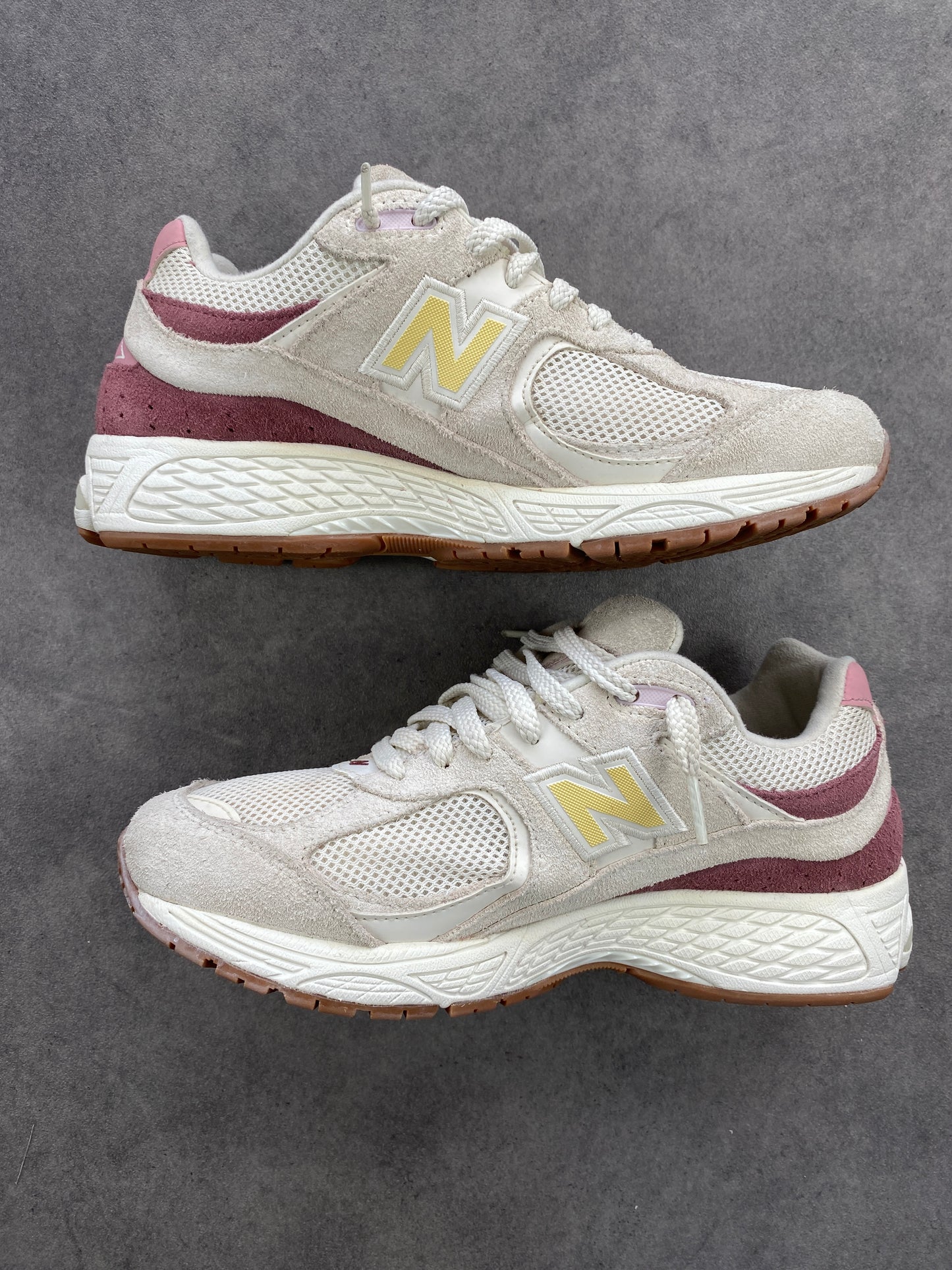 New Balance 2002r Ecru Bordeaux Rose