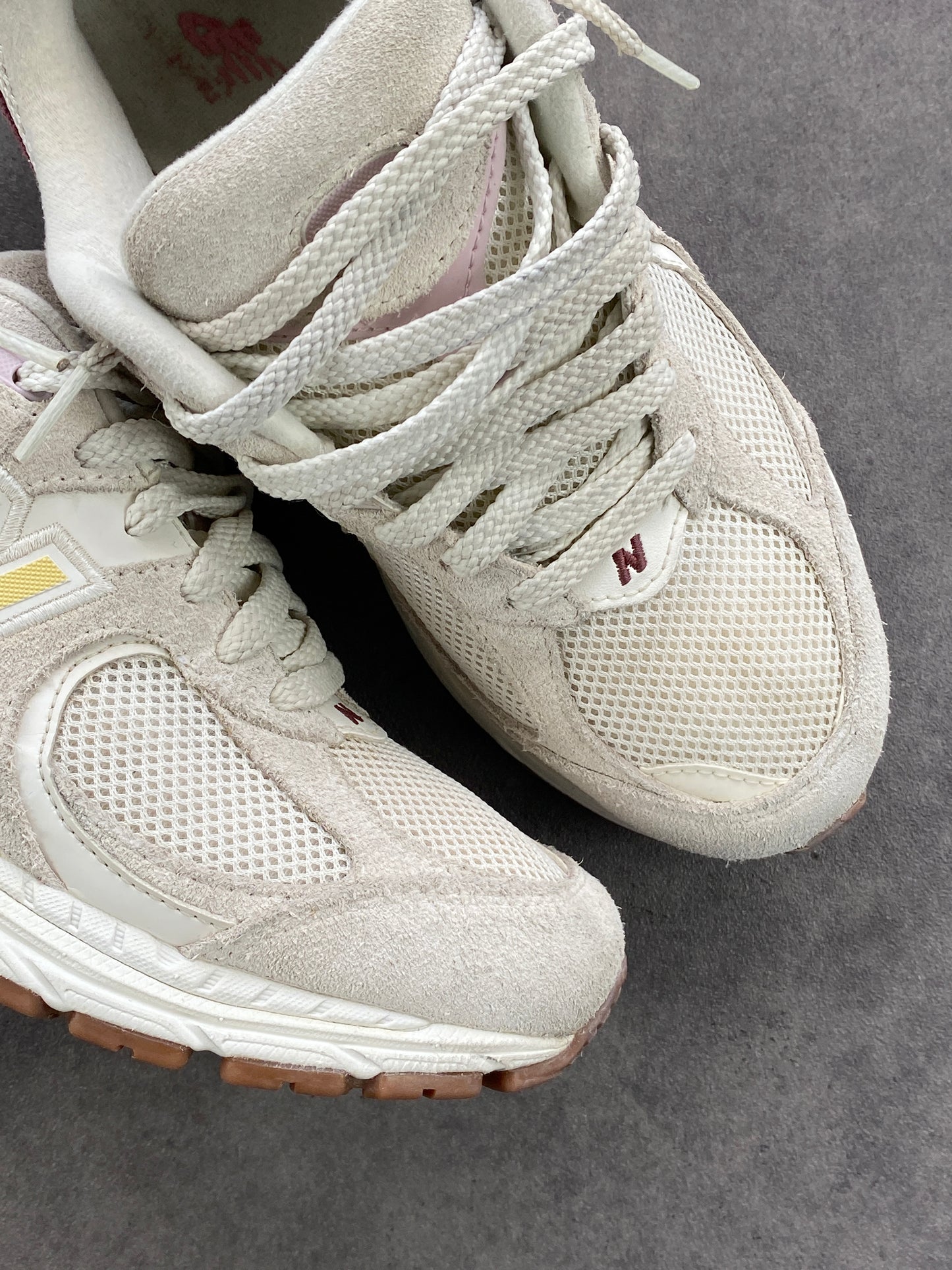 New Balance 2002r Ecru Bordeaux Rose