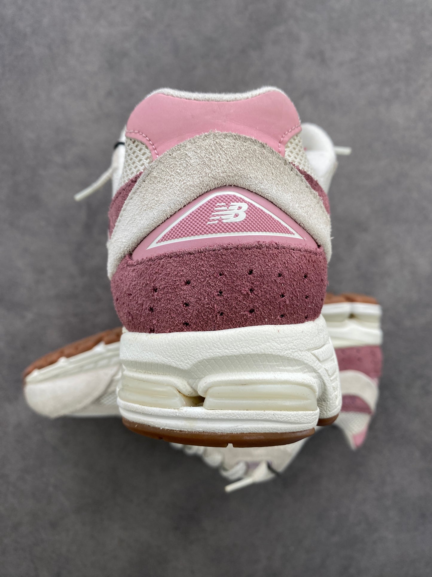 New Balance 2002r Ecru Bordeaux Rose