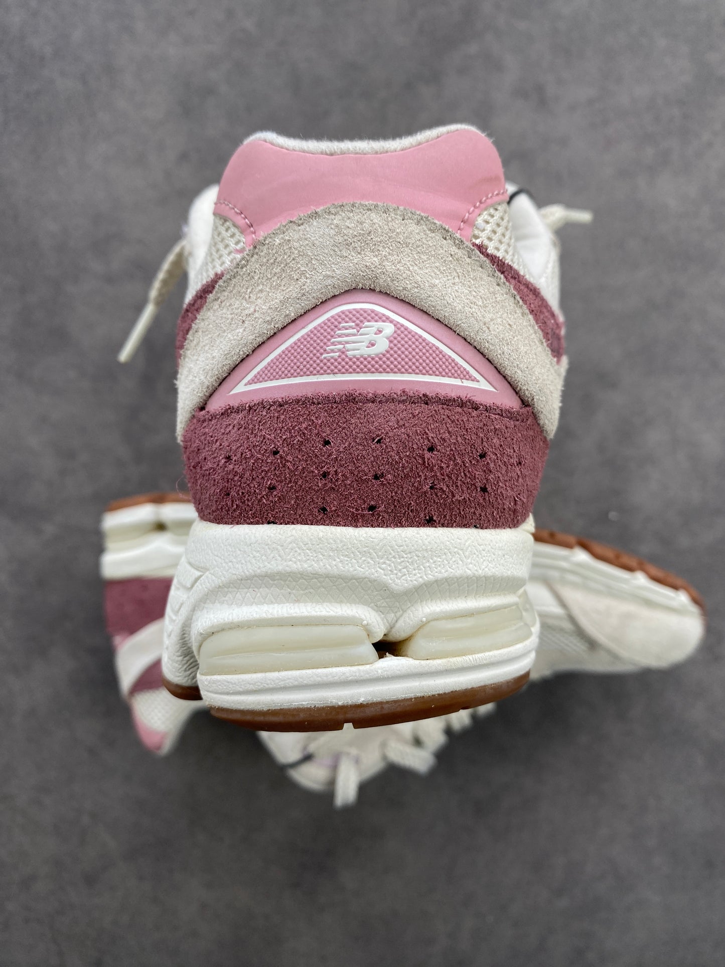 New Balance 2002r Ecru Bordeaux Rose