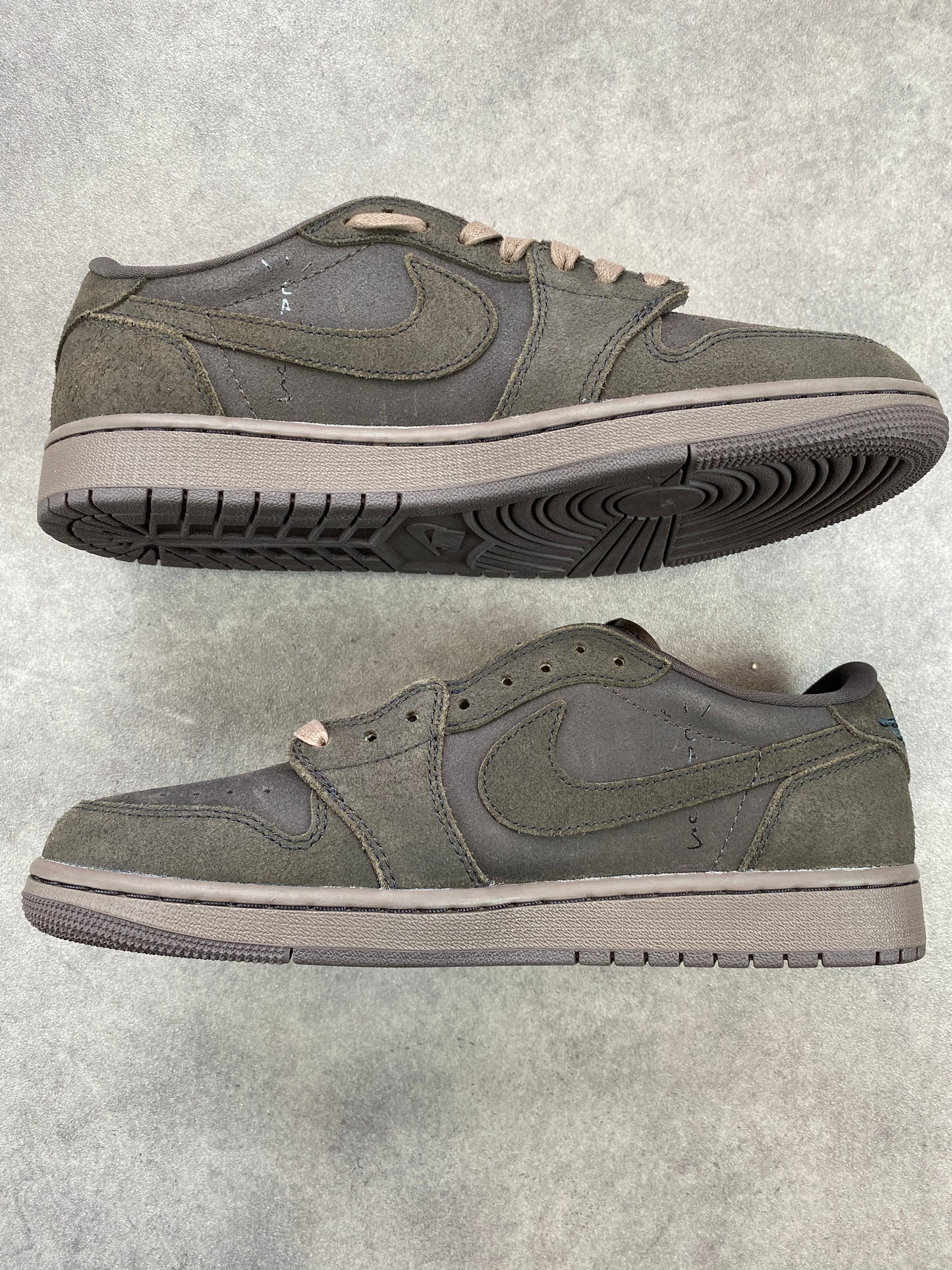 Jordan 1 Retro Low OG SP Travis Scott Velvet Brown