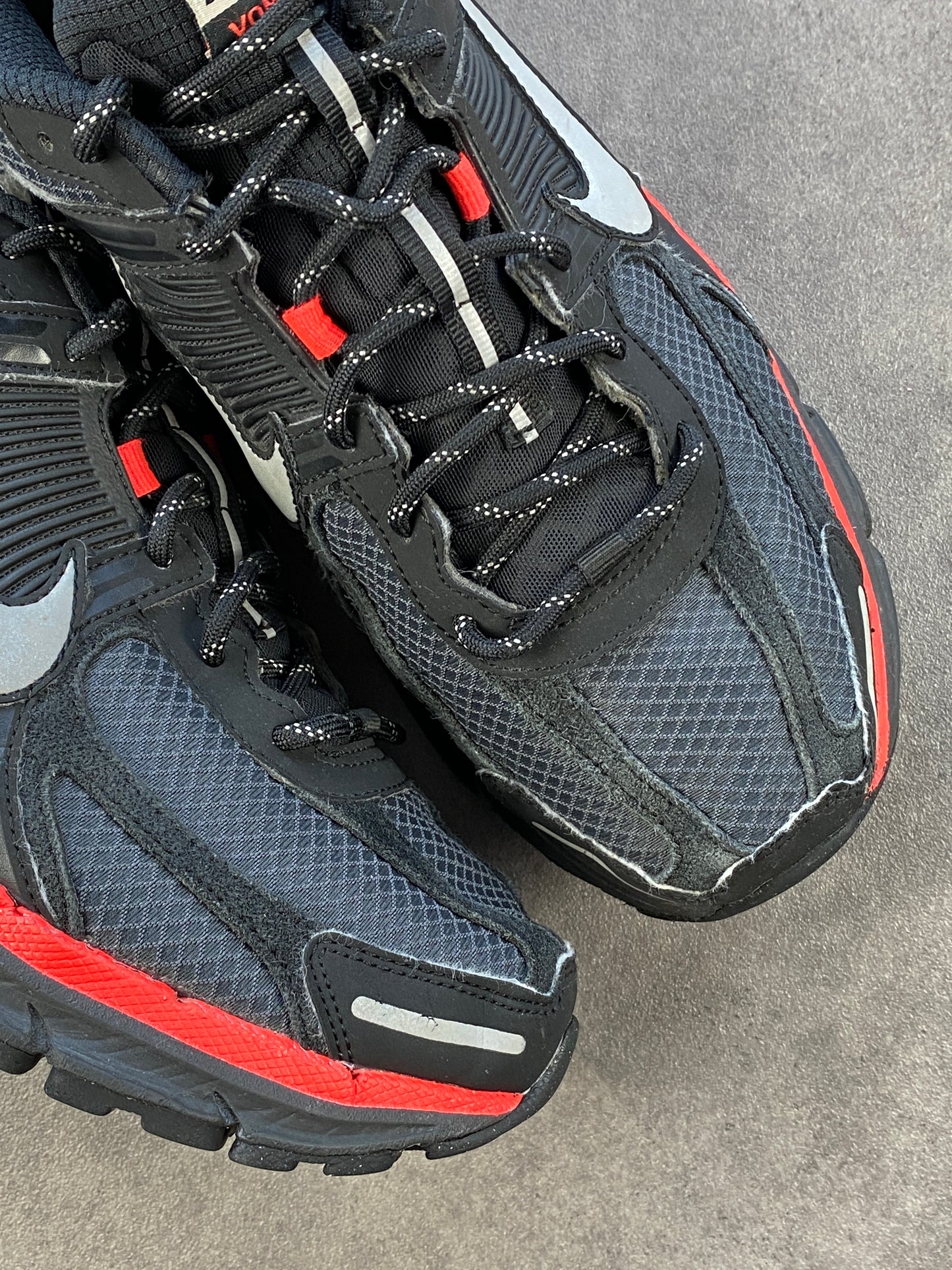 Nike Zoom Vomero 5 Black Metallic University Red