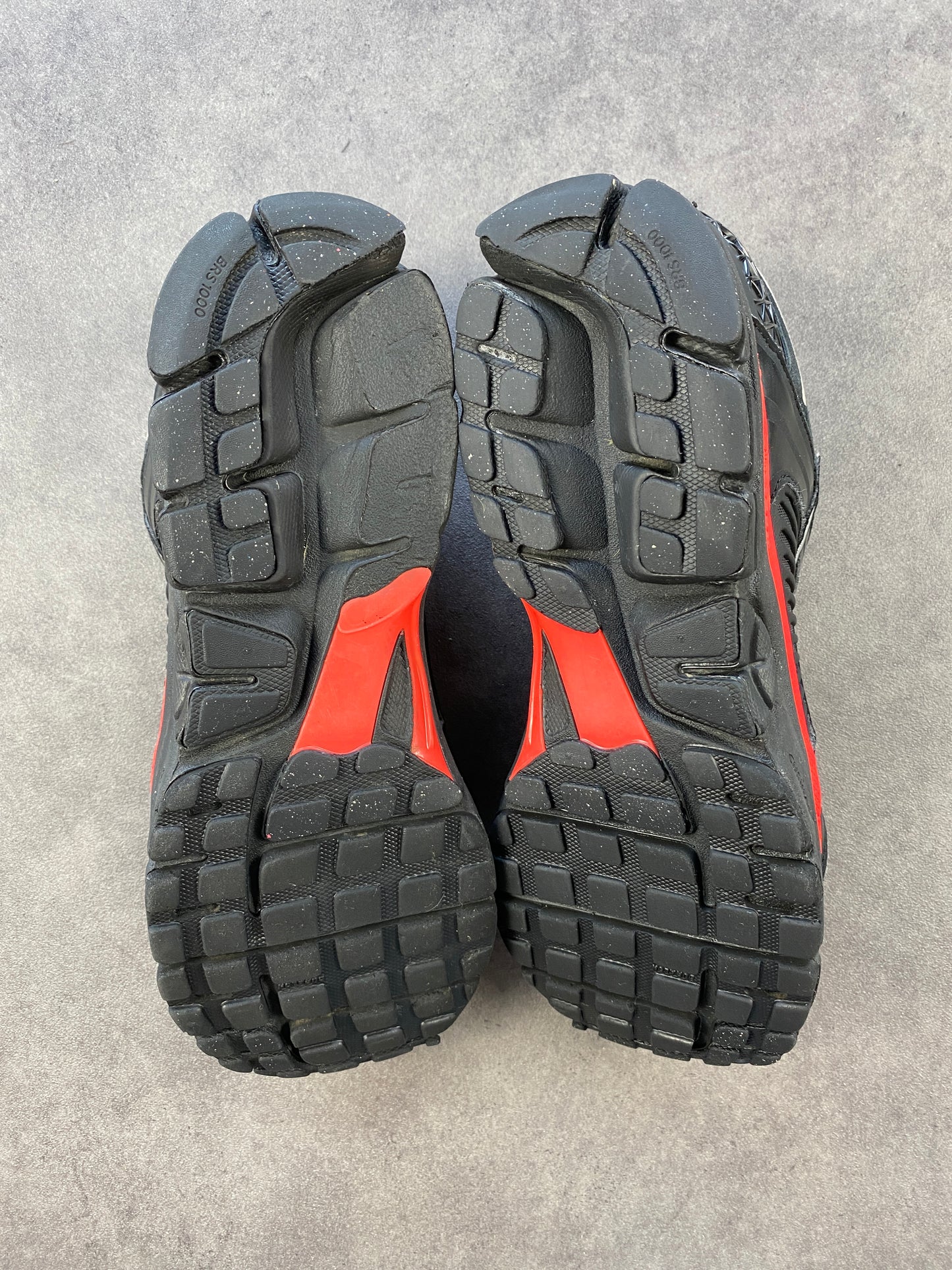 Nike Zoom Vomero 5 Black Metallic University Red