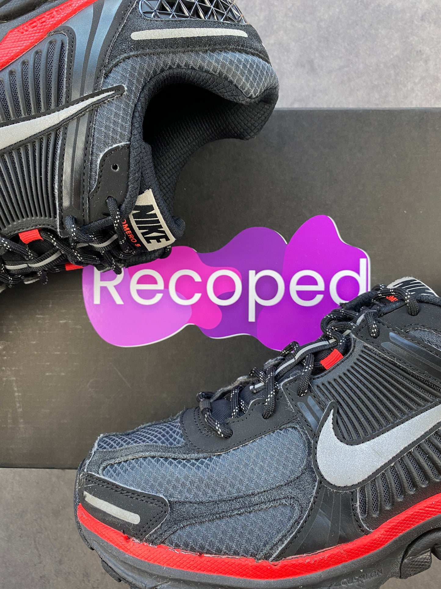 Nike Zoom Vomero 5 Black Metallic University Red