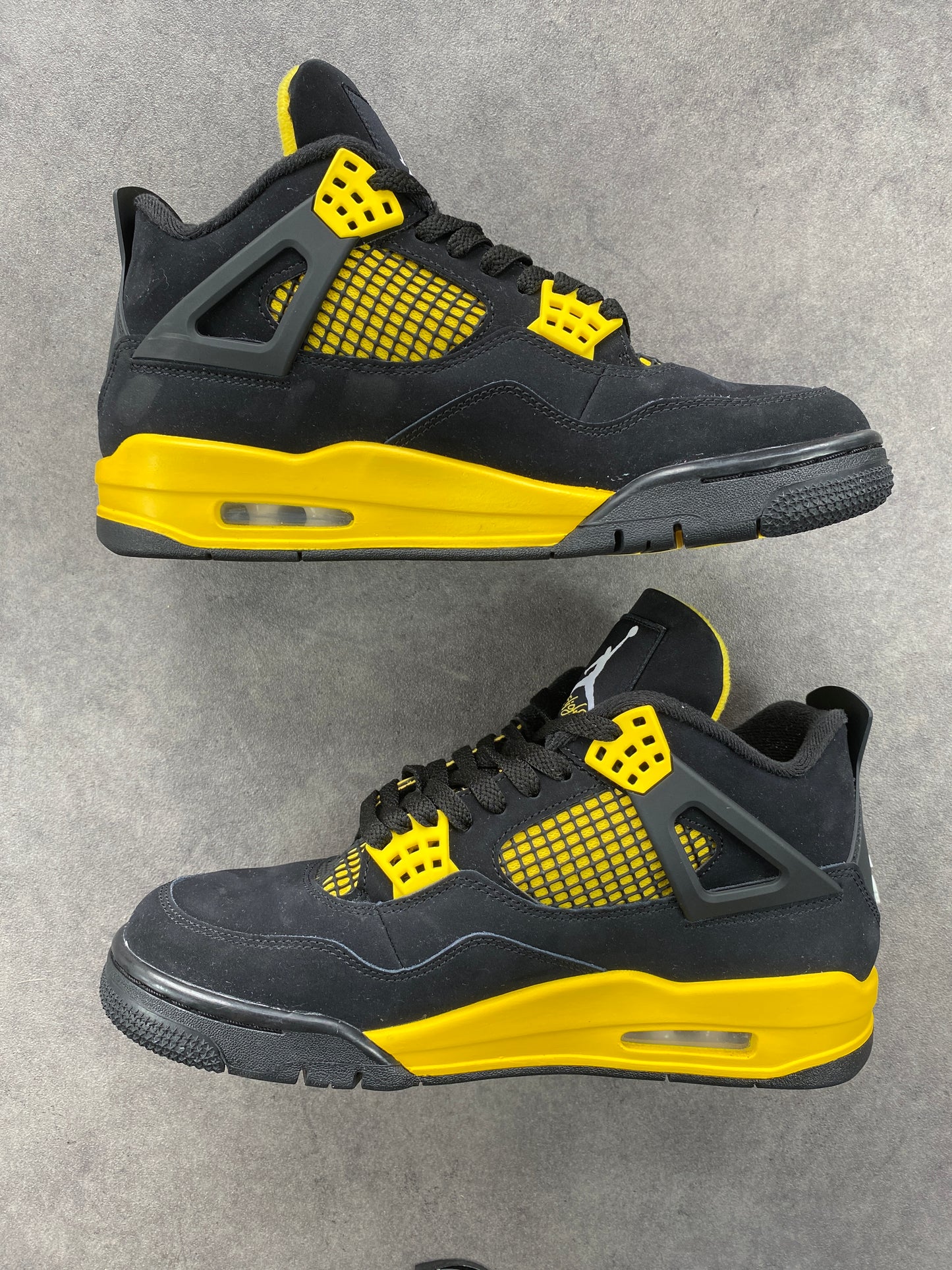 Jordan 4 RetroThunder (2023)