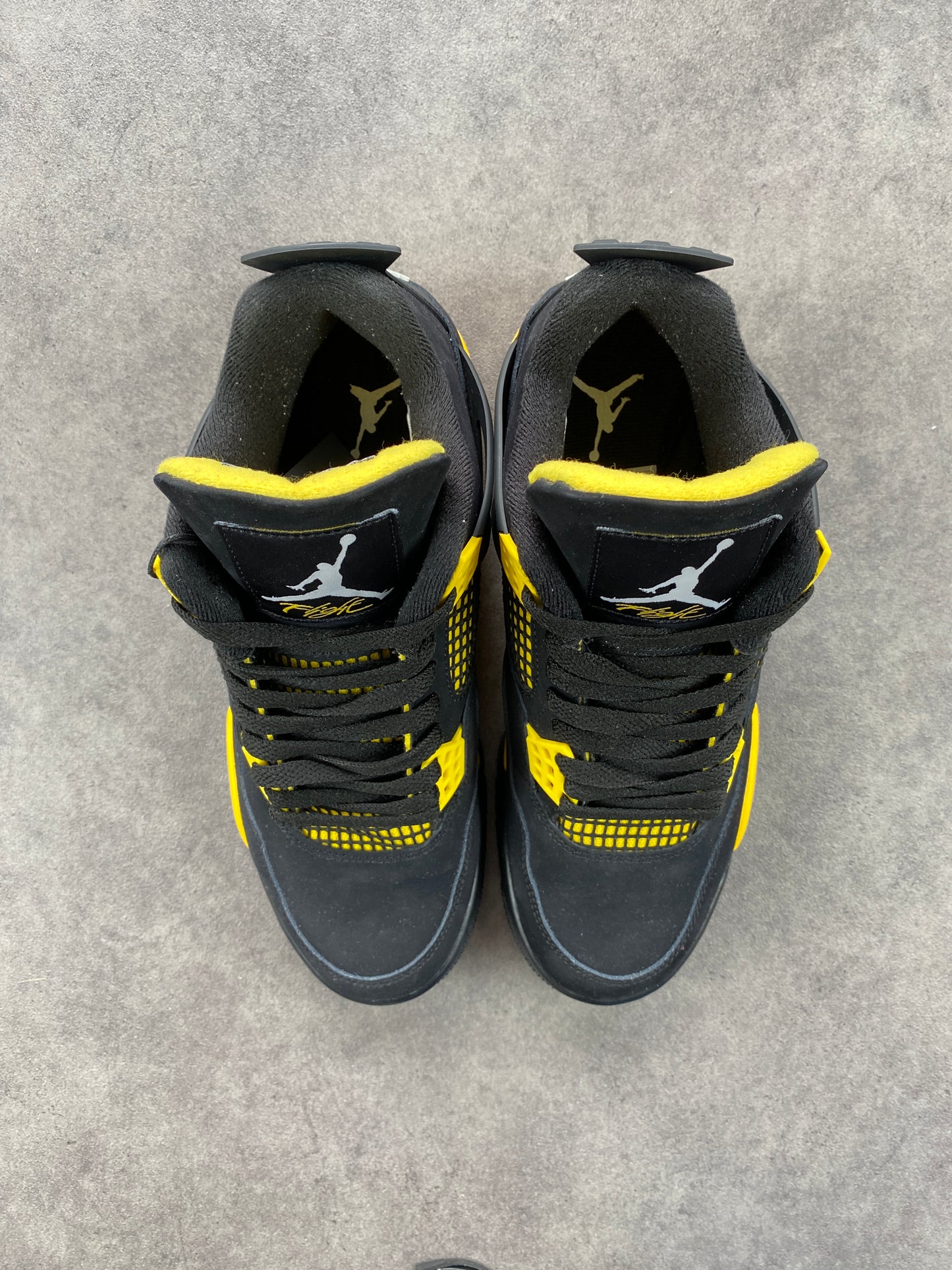 Jordan 4 RetroThunder (2023)