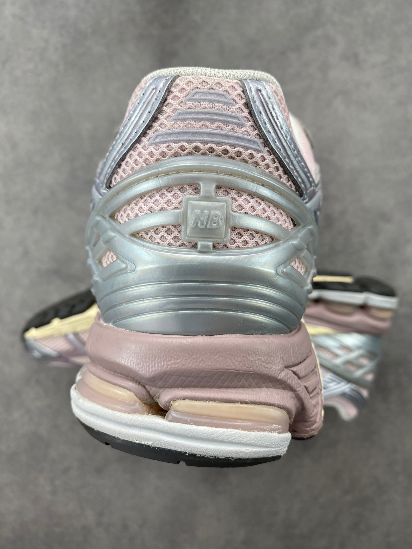 New Balance 1906R Rose Sugar Silver