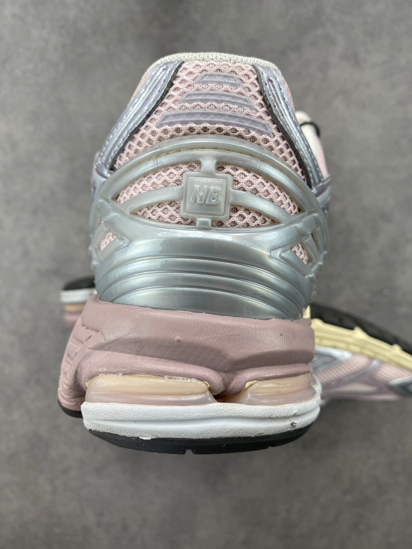 New Balance 1906R Rose Sugar Silver