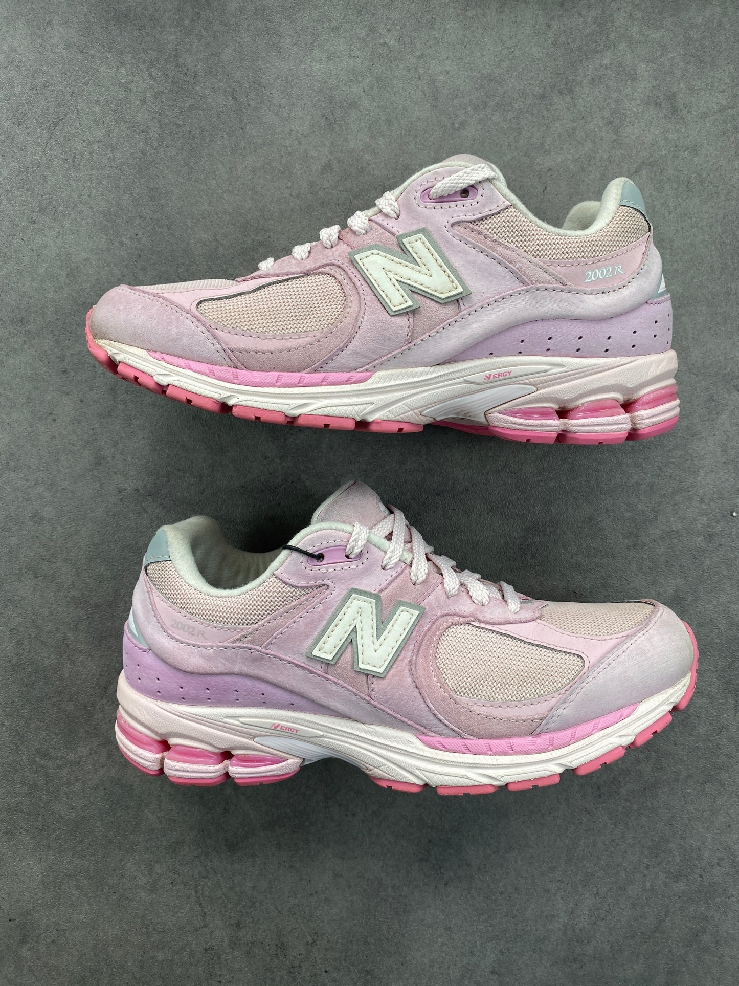 New Balance 2002R Rose