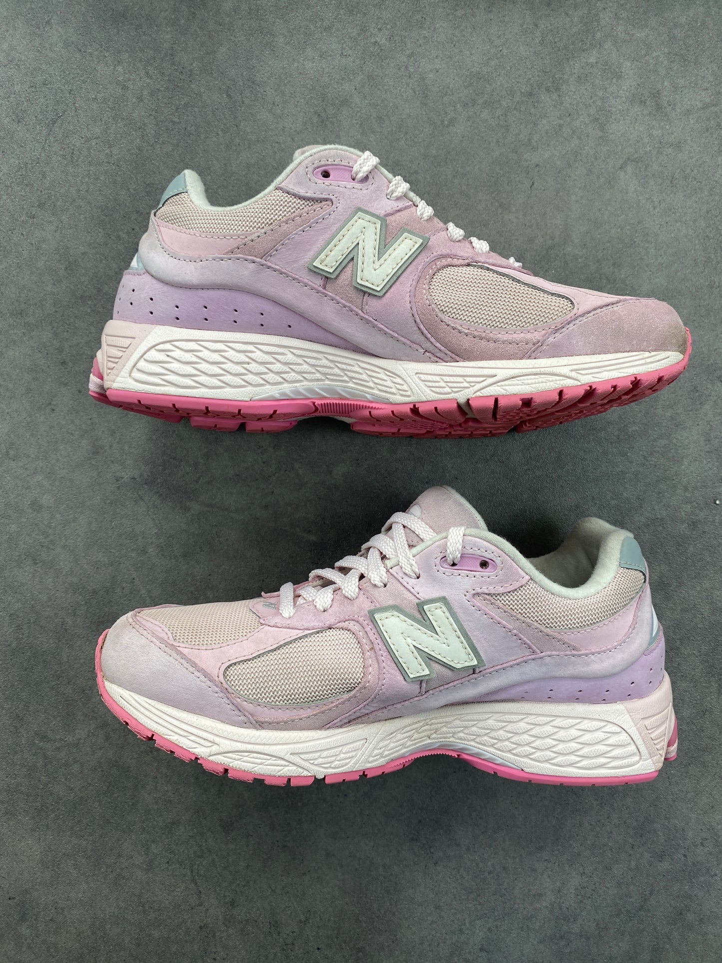 New Balance 2002R Rose