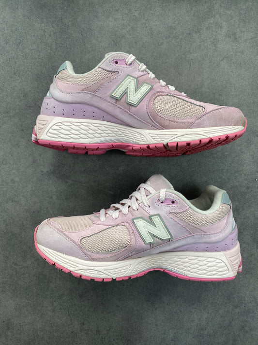 New Balance 2002R Rose
