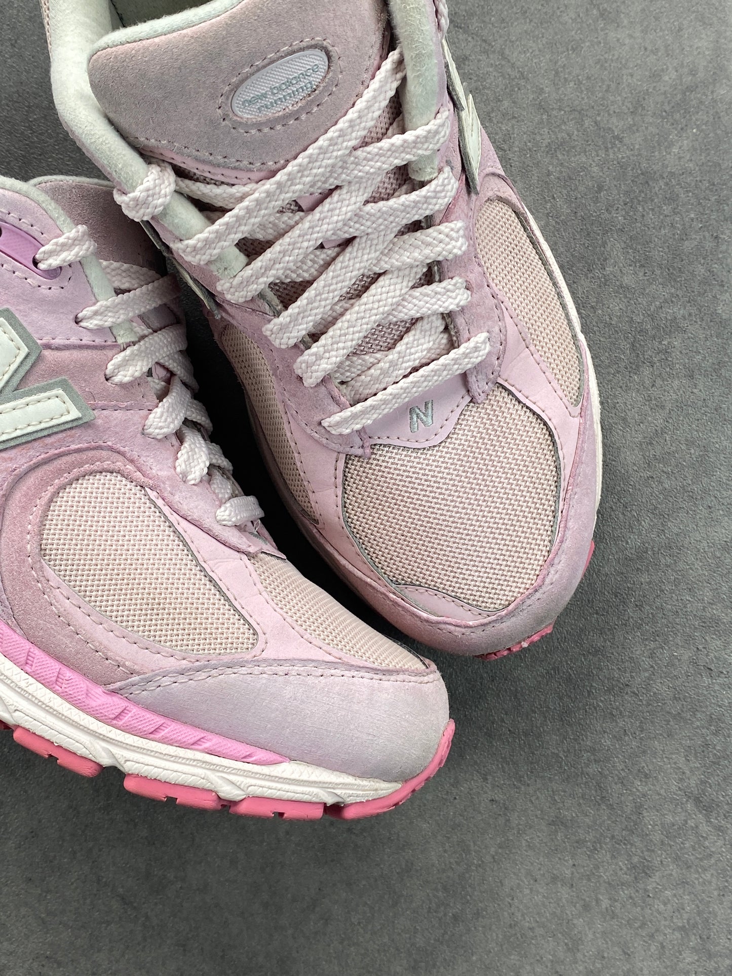 New Balance 2002R Rose
