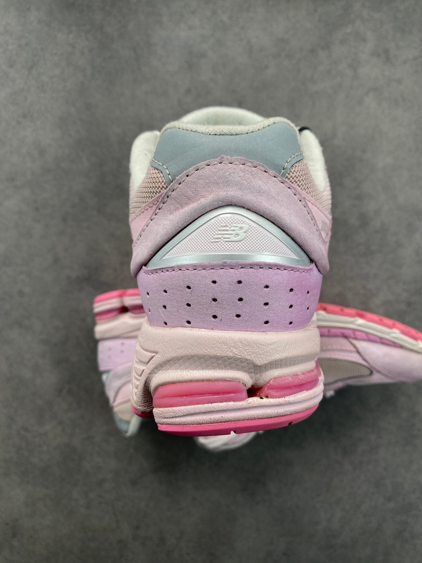 New Balance 2002R Rose